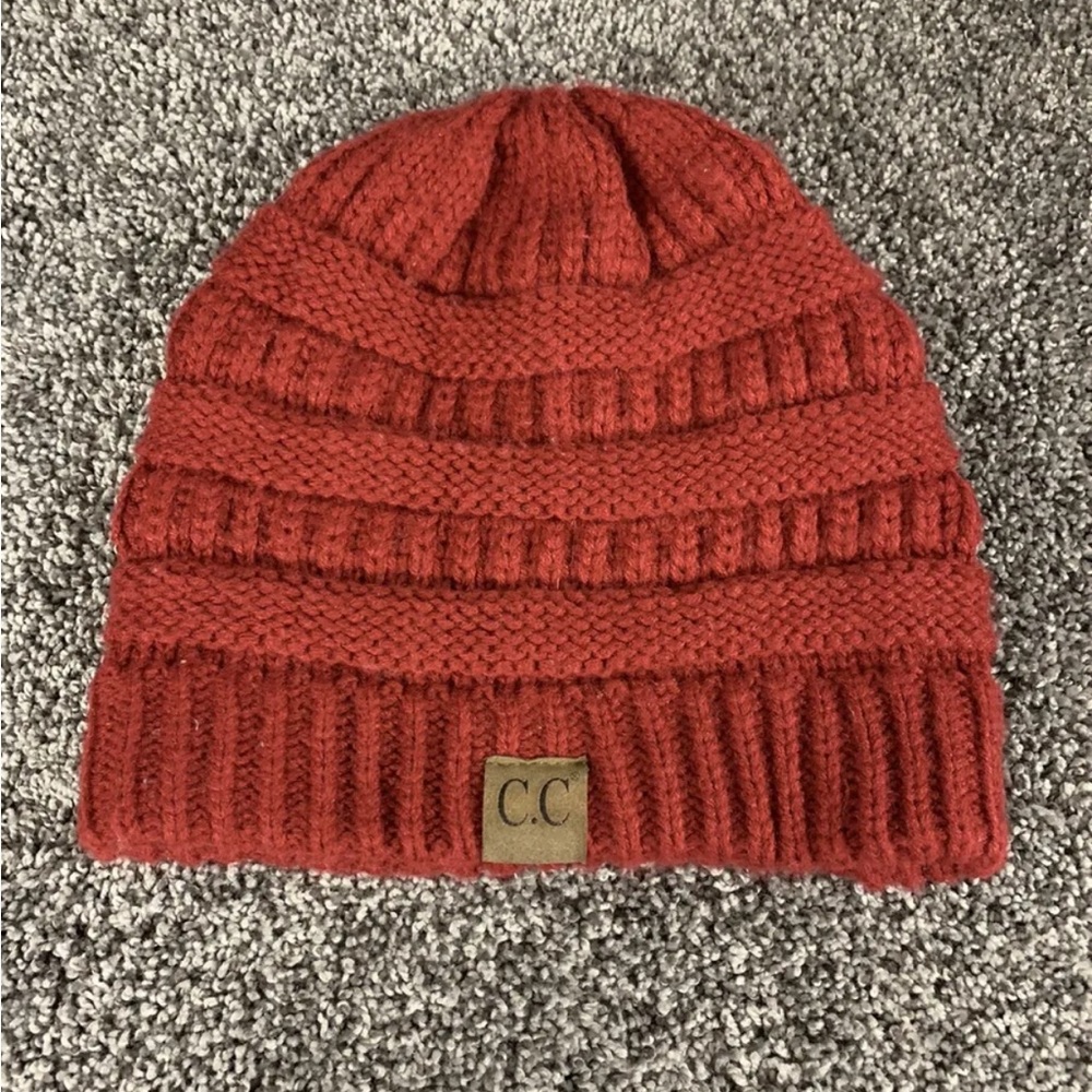 C.C Exclusives Beanie Hat Cap Women’s Cranberry Red Chunky Cable Knit Skiwear